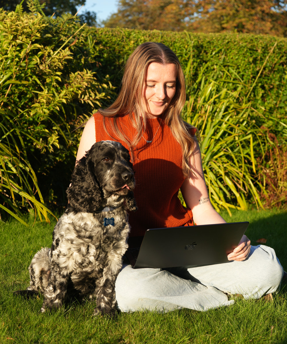 Portrait of Bex, founder of The Sunshine Studio
